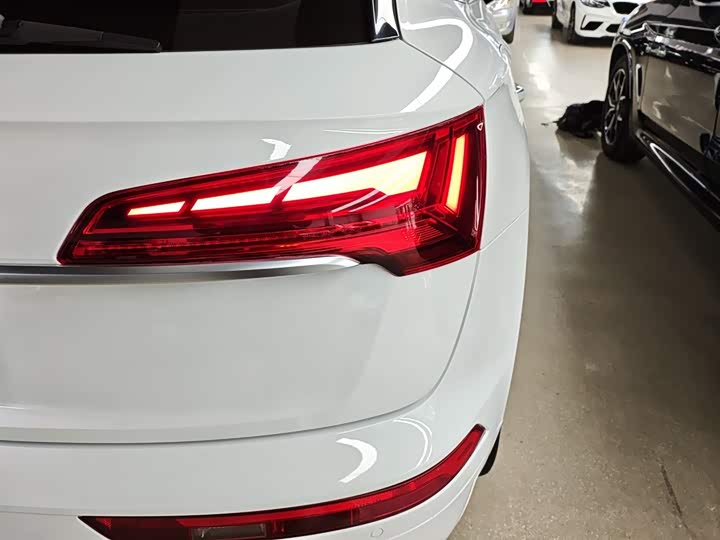 Фото 8 - Audi Q5L