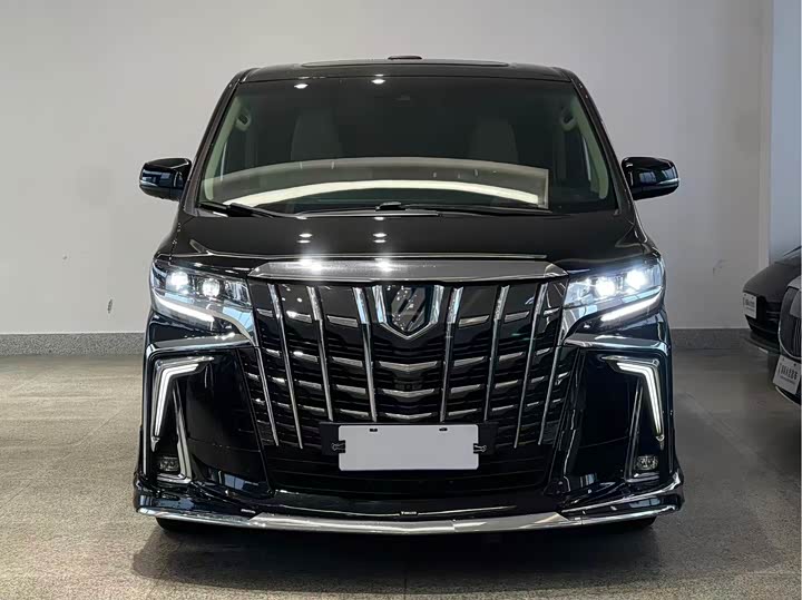 Фото 2 - Toyota Alphard