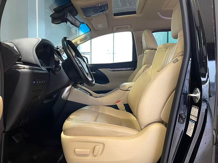 Фото 4 - Toyota Alphard