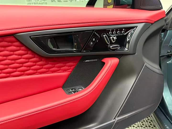 Фото 8 - Jaguar F-Type