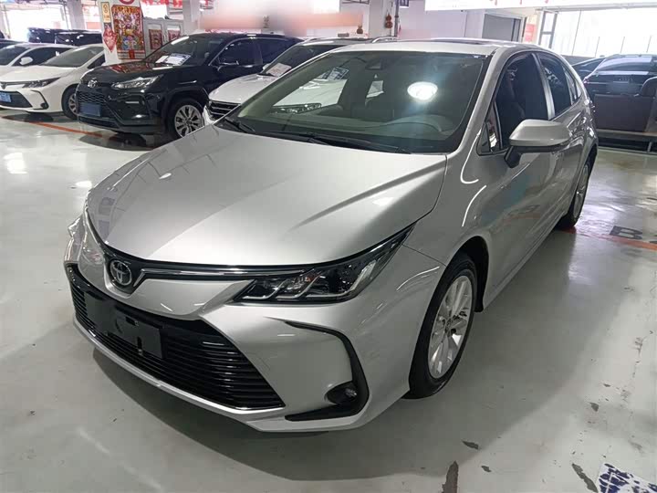 Фото 2 - Toyota Corolla