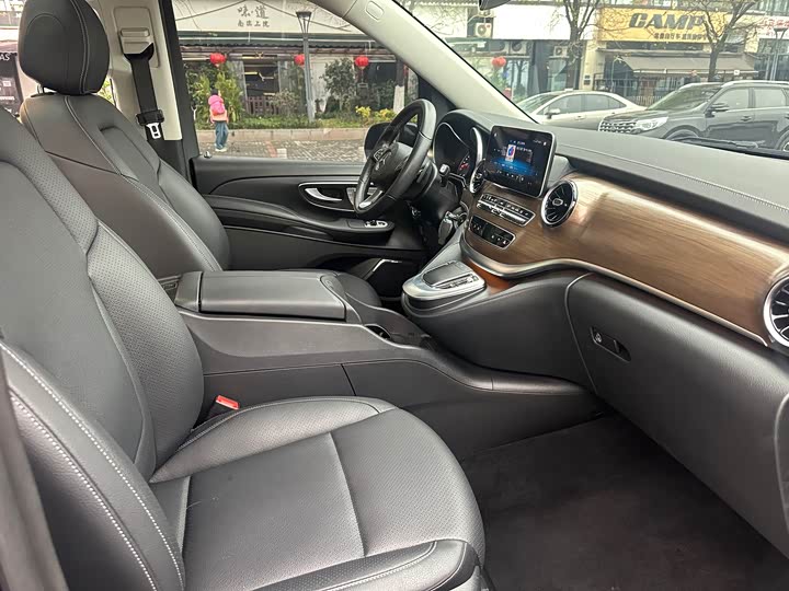 Фото 7 - Mercedes-Benz V-Class