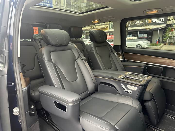 Фото 9 - Mercedes-Benz V-Class