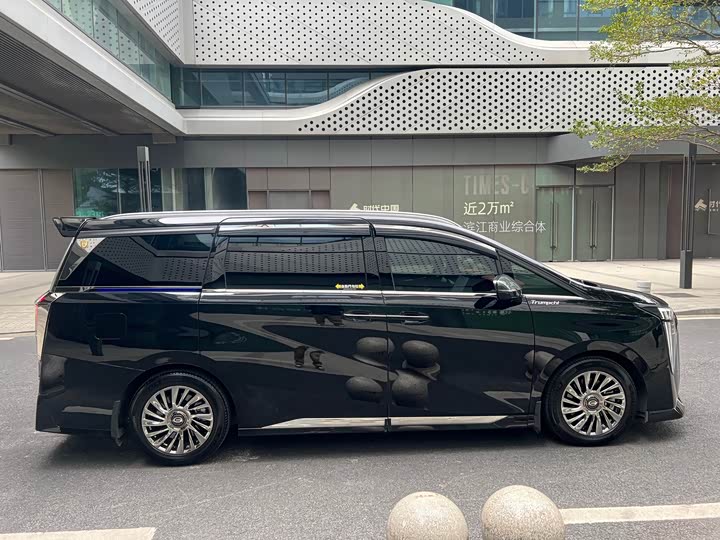 Фото 2 - GAC Trumpchi M8