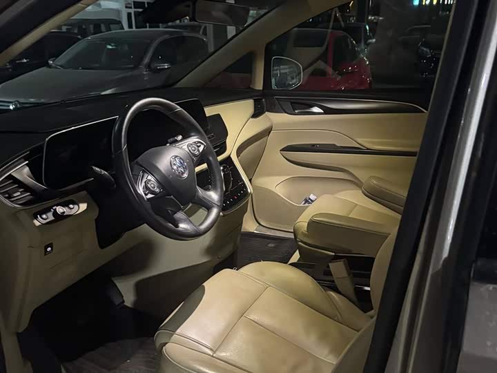 Фото 3 - Buick GL8 ES