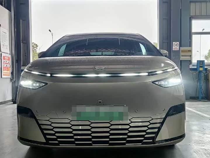 Фото 2 - XPeng X9