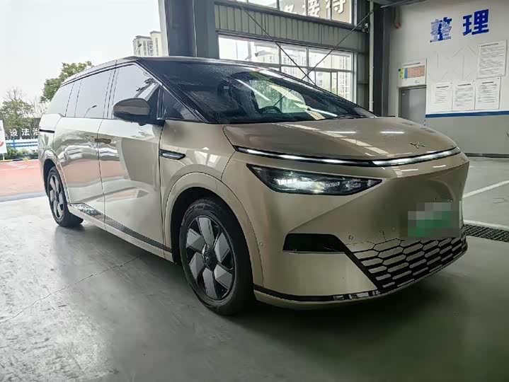 Фото 4 - XPeng X9