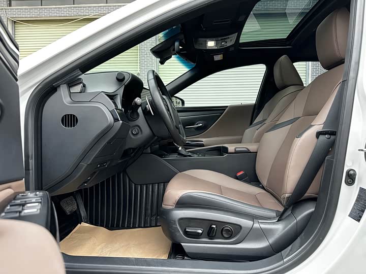 Фото 4 - Lexus ES