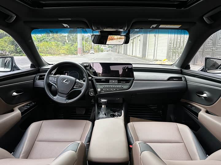 Фото 7 - Lexus ES