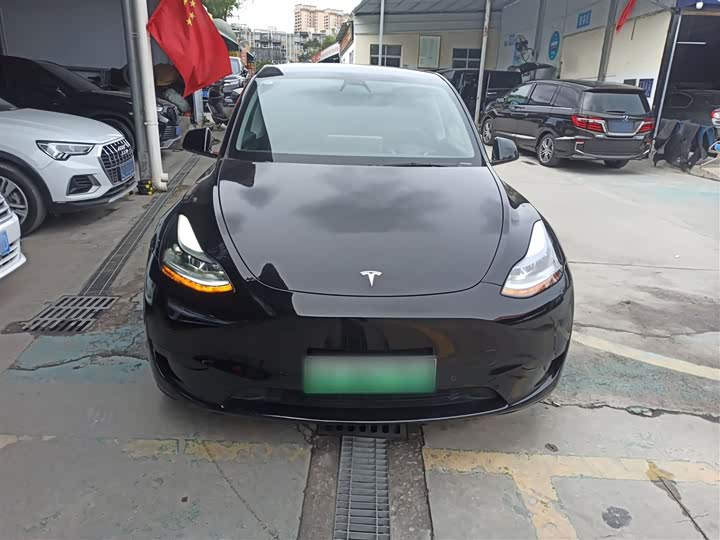 Фото 3 - Tesla Model Y