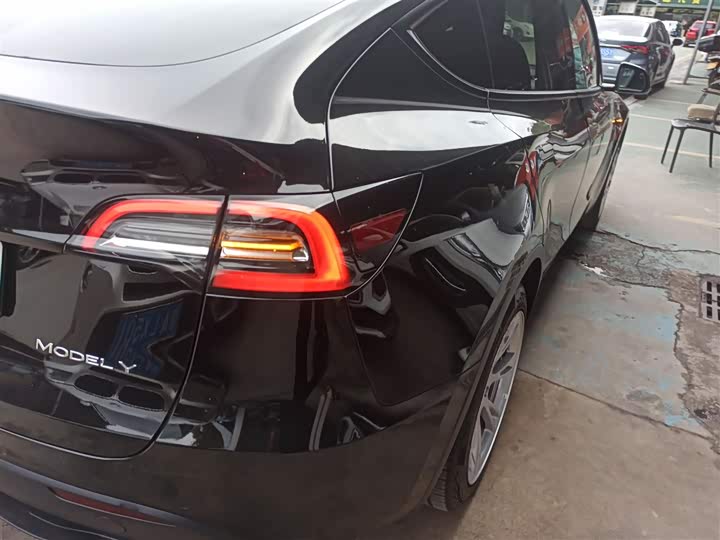 Фото 8 - Tesla Model Y