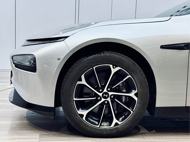 Фото 8 - XPeng P7