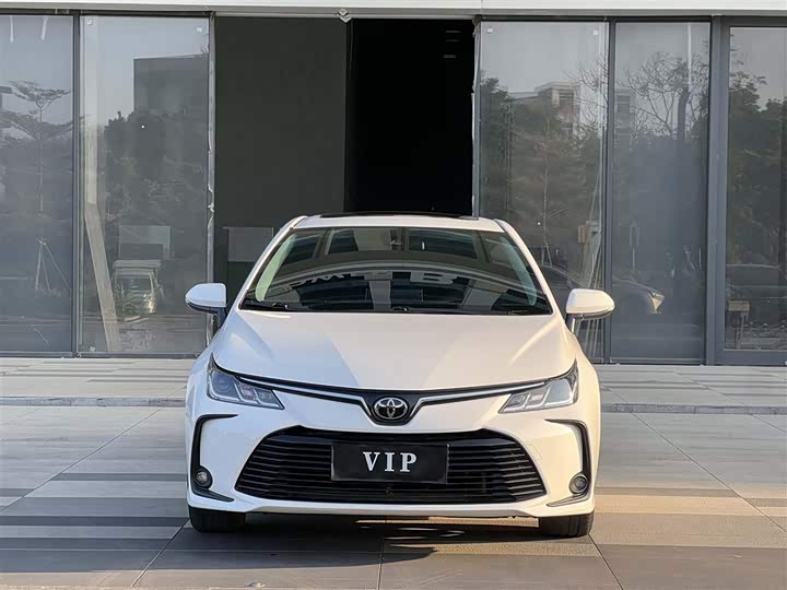 Фото 2 - Toyota Corolla