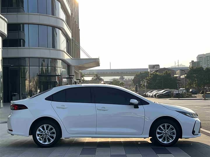 Фото 4 - Toyota Corolla