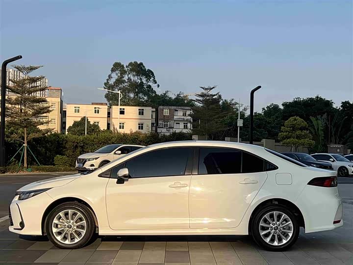 Фото 5 - Toyota Corolla