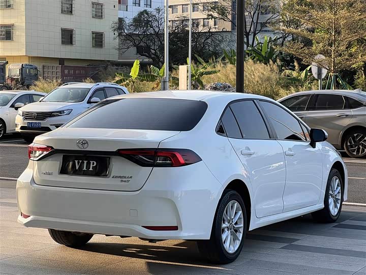 Фото 8 - Toyota Corolla