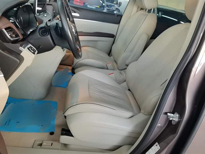 Фото 9 - Buick GL8 ES