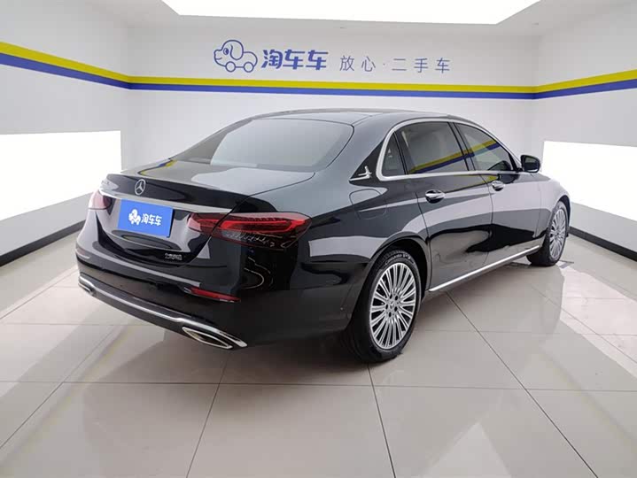 Фото 3 - Mercedes-Benz E-Class