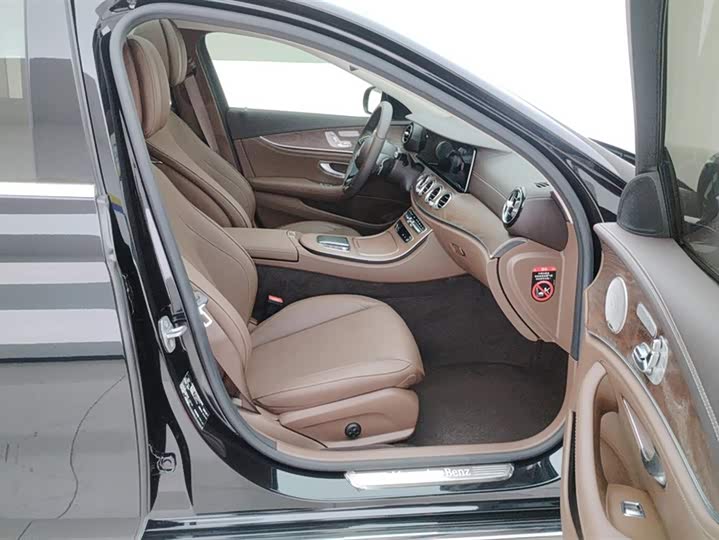 Фото 8 - Mercedes-Benz E-Class