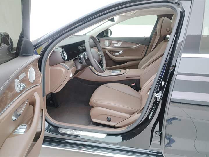 Фото 9 - Mercedes-Benz E-Class