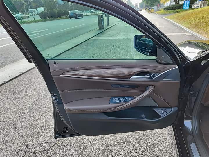 Фото 6 - BMW 5 Series