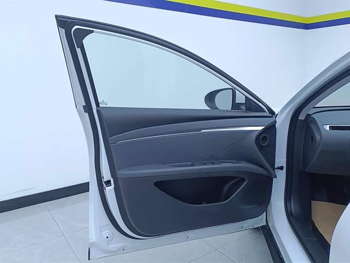 Фото 7 - XPeng Mona M03