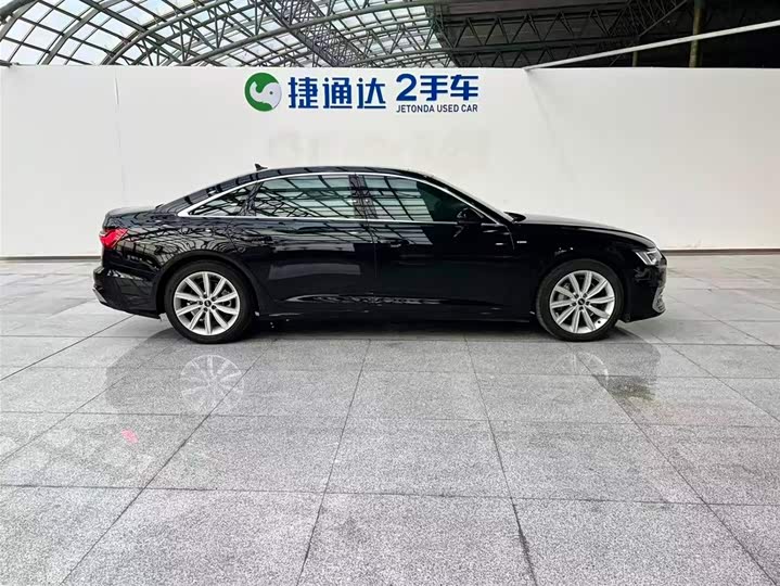 Фото 4 - Audi A6L