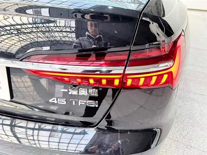 Фото 8 - Audi A6L