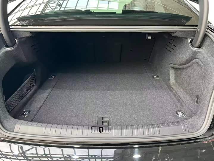 Фото 9 - Audi A6L