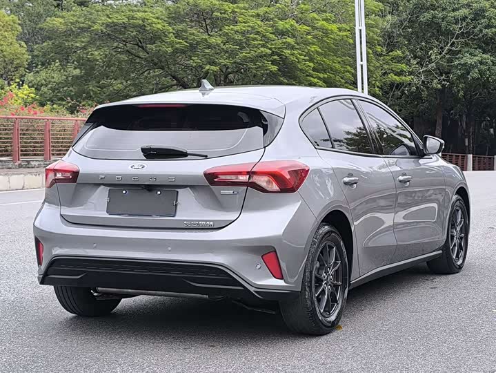 Фото 4 - Ford Focus