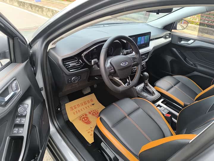 Фото 9 - Ford Focus