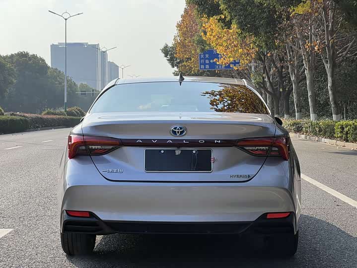 Фото 4 - Toyota Avalon