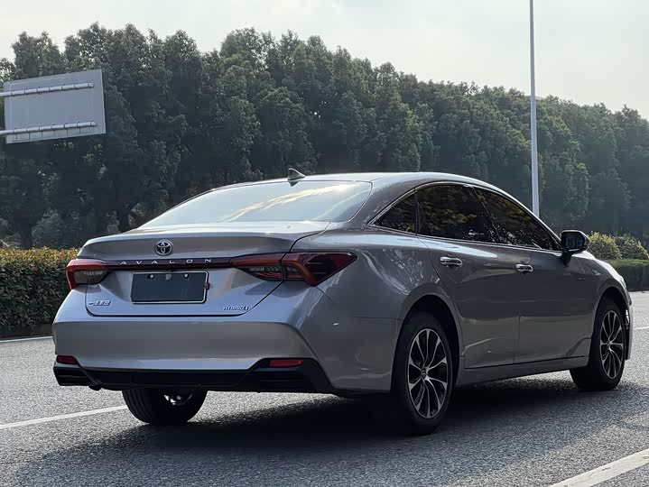 Фото 6 - Toyota Avalon