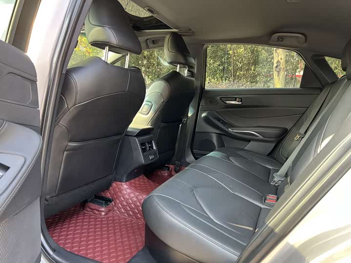 Фото 8 - Toyota Avalon