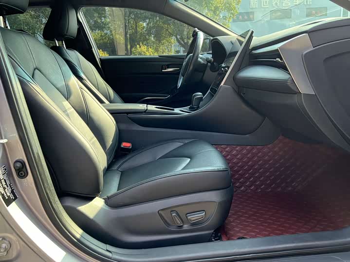 Фото 9 - Toyota Avalon