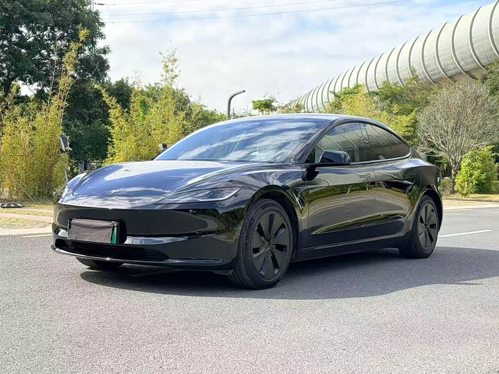 Фото 1 - Tesla Model 3