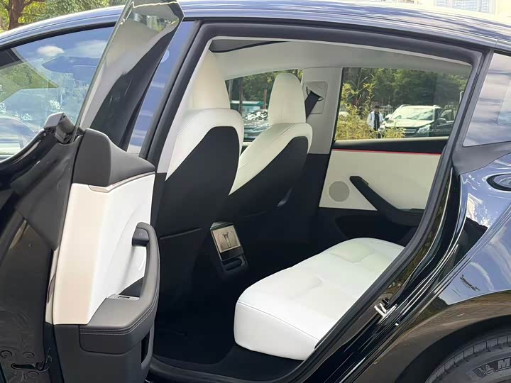 Фото 9 - Tesla Model 3