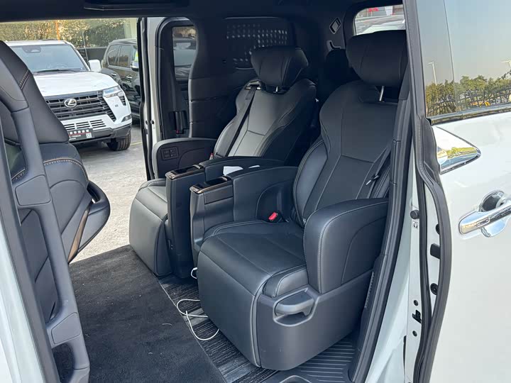 Фото 8 - Toyota Alphard