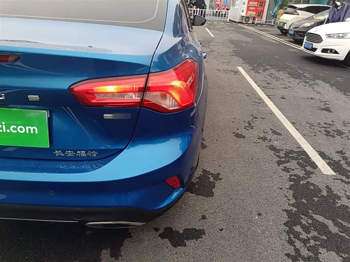 Фото 8 - Ford Focus