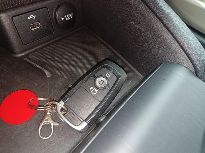 Фото 9 - Ford Focus