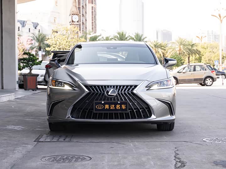 Фото 2 - Lexus ES