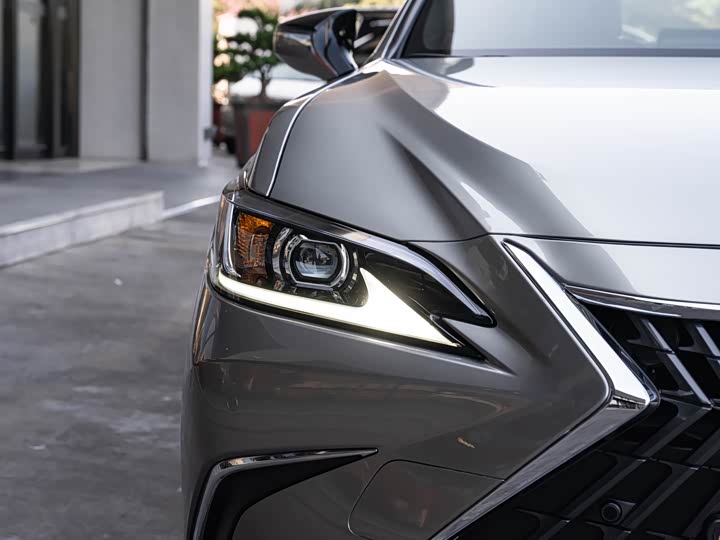 Фото 6 - Lexus ES