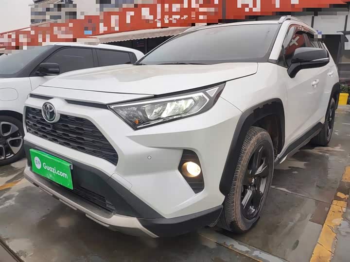 Фото 1 - Toyota RAV4