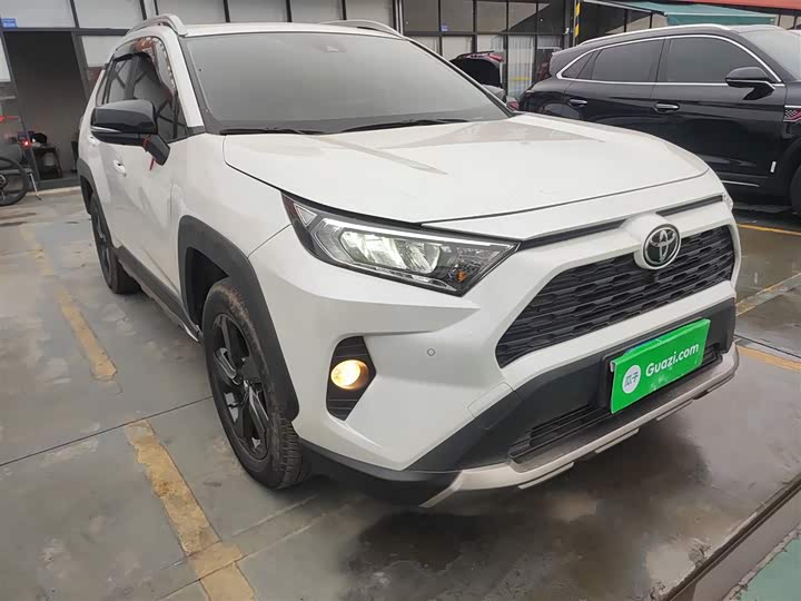 Фото 4 - Toyota RAV4