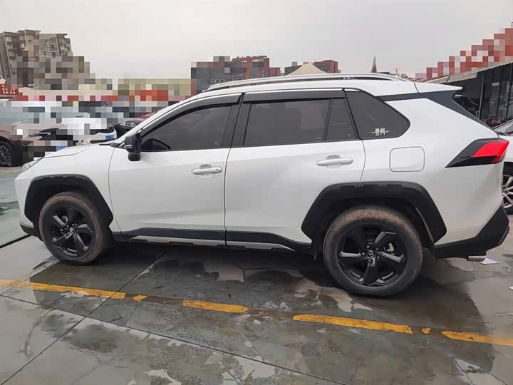 Фото 5 - Toyota RAV4