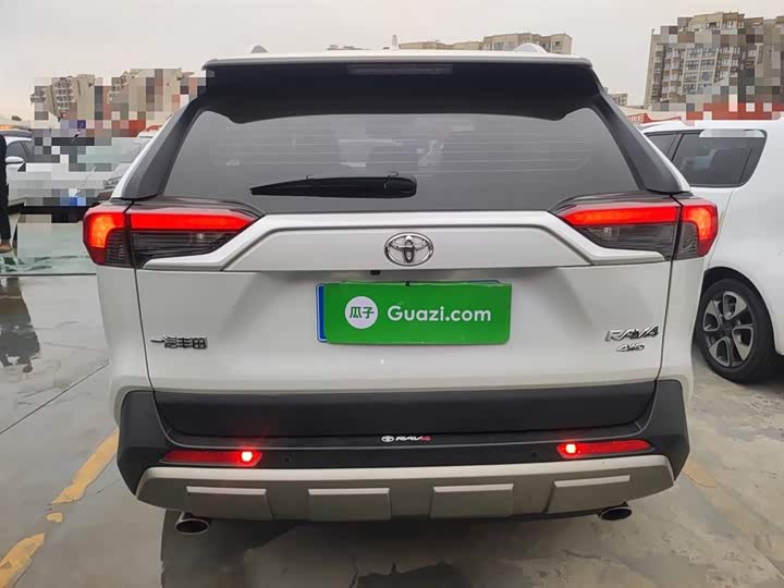 Фото 6 - Toyota RAV4