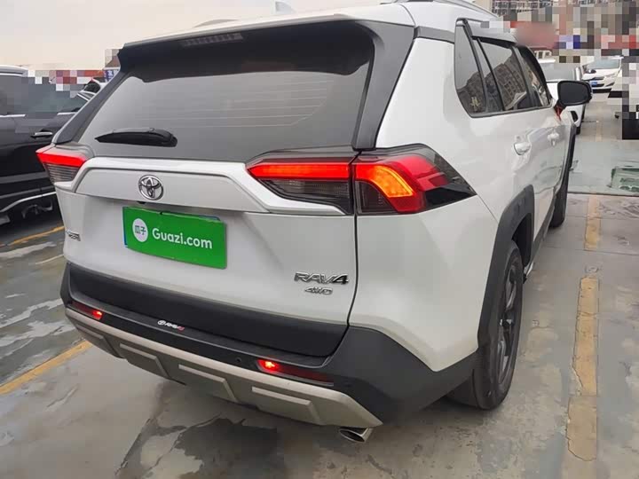 Фото 7 - Toyota RAV4