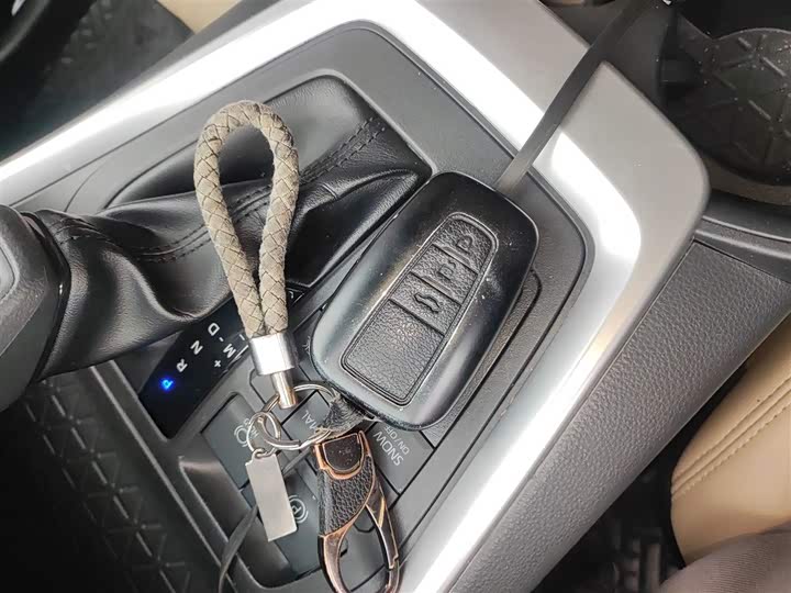 Фото 9 - Toyota RAV4