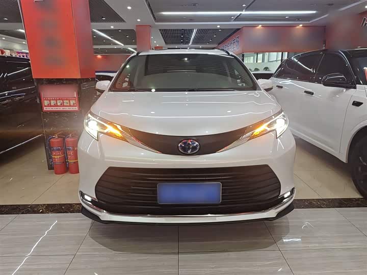 Фото 3 - Toyota Sienna