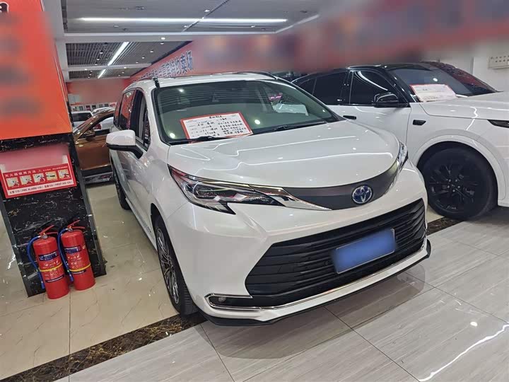 Фото 4 - Toyota Sienna